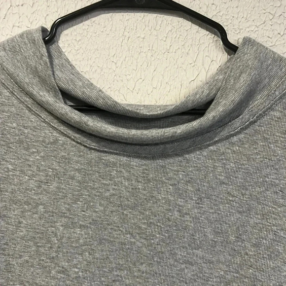 Free People We The Free Grapevine Light Gray Tunic style top in XS - Picture 6 of 13